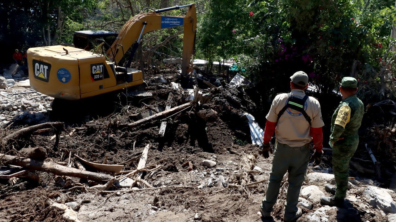 Cleanup begins after at least eight killed in Mexico flash flood