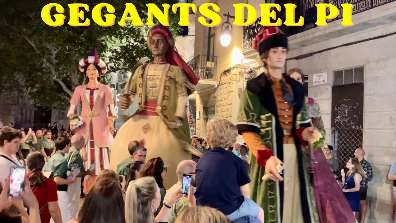 La Marxa dels Gegants del Pi 2025 | Silent Night Parade in Barcelona’s Gothic Quarter