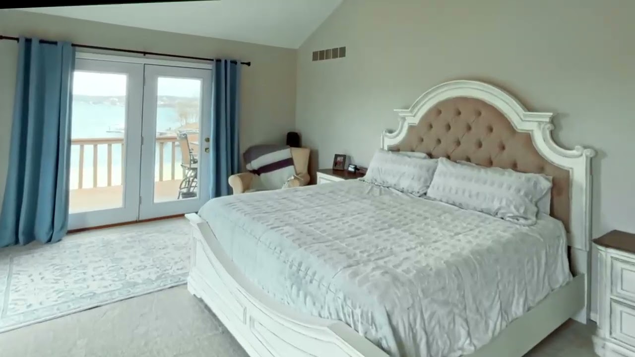 18 Elm Ct Lake Ozark, MO 65049