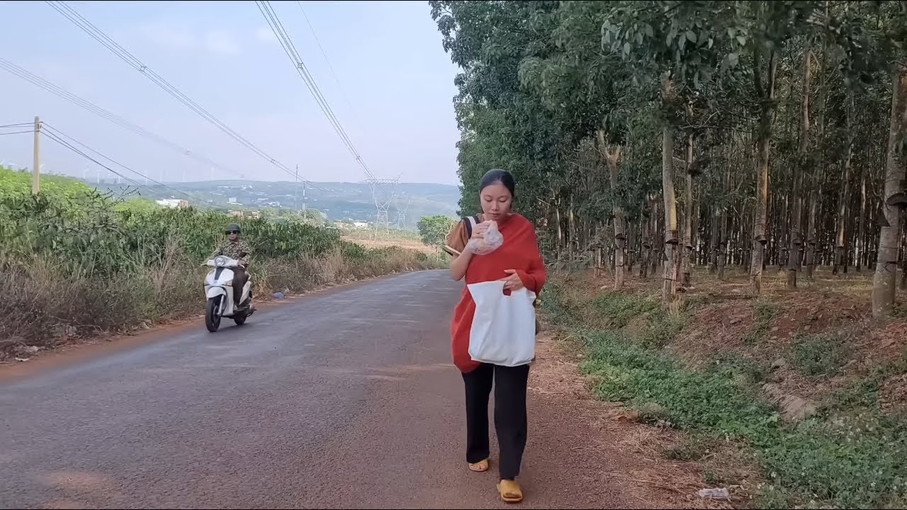 Strange girl appears - from extreme suffering to overwhelming happiness after meeting.