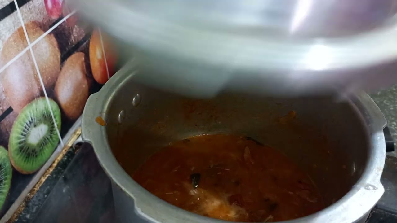 Cooker la seiyyalam egg tomato 🍅  gravy