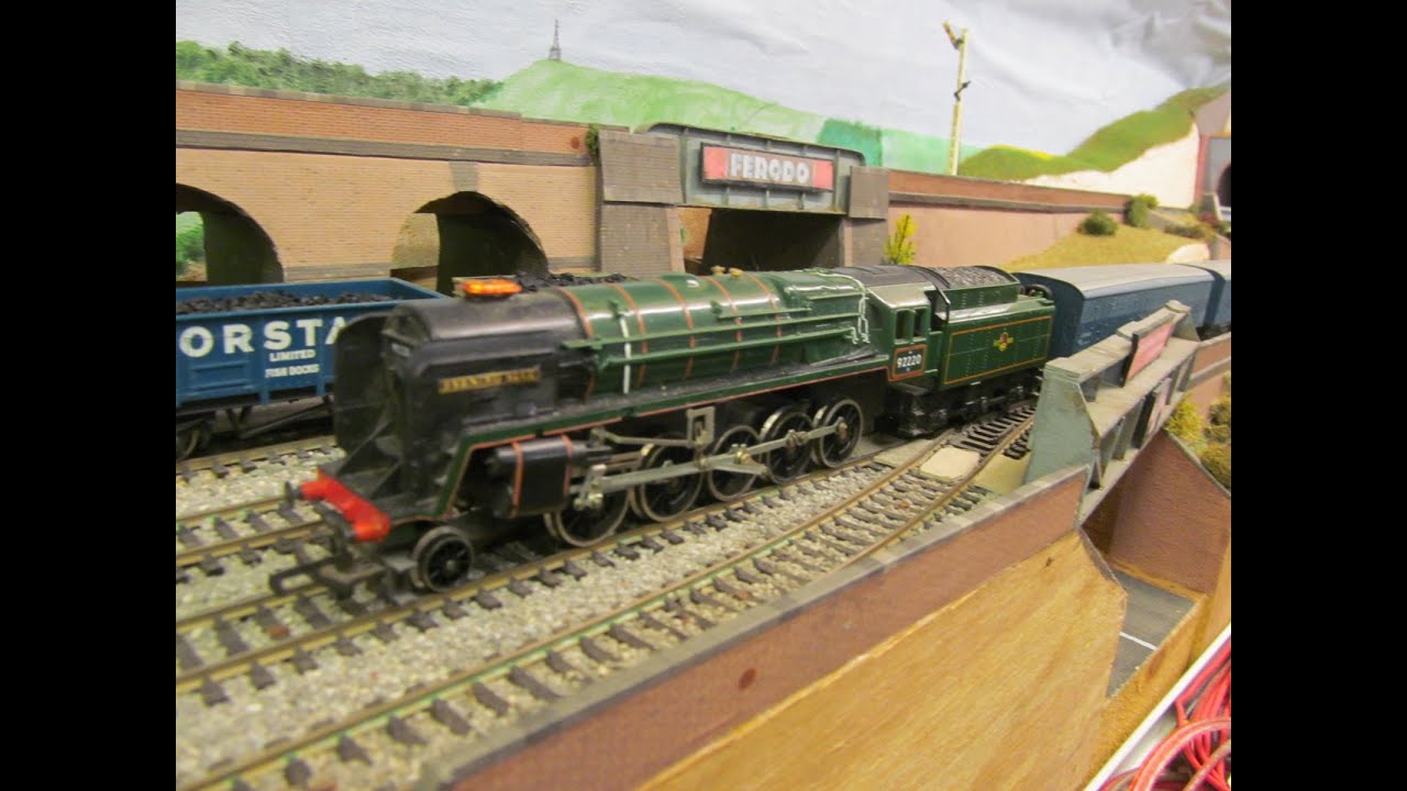 Buckland Junction loft model railway 226. Model Train control using DC electrical sections by relays
