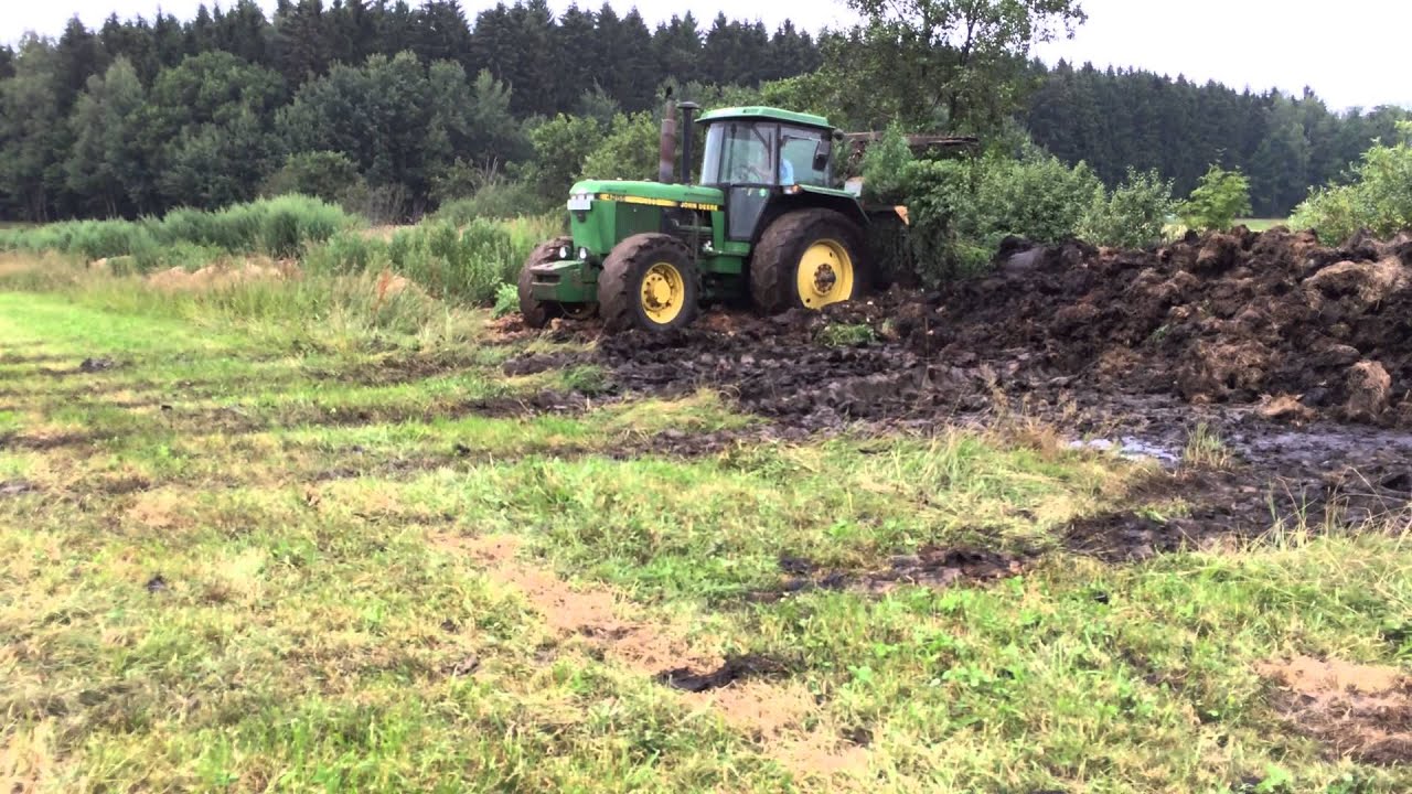 John Deere 4255 am Mist schieben [Sound]