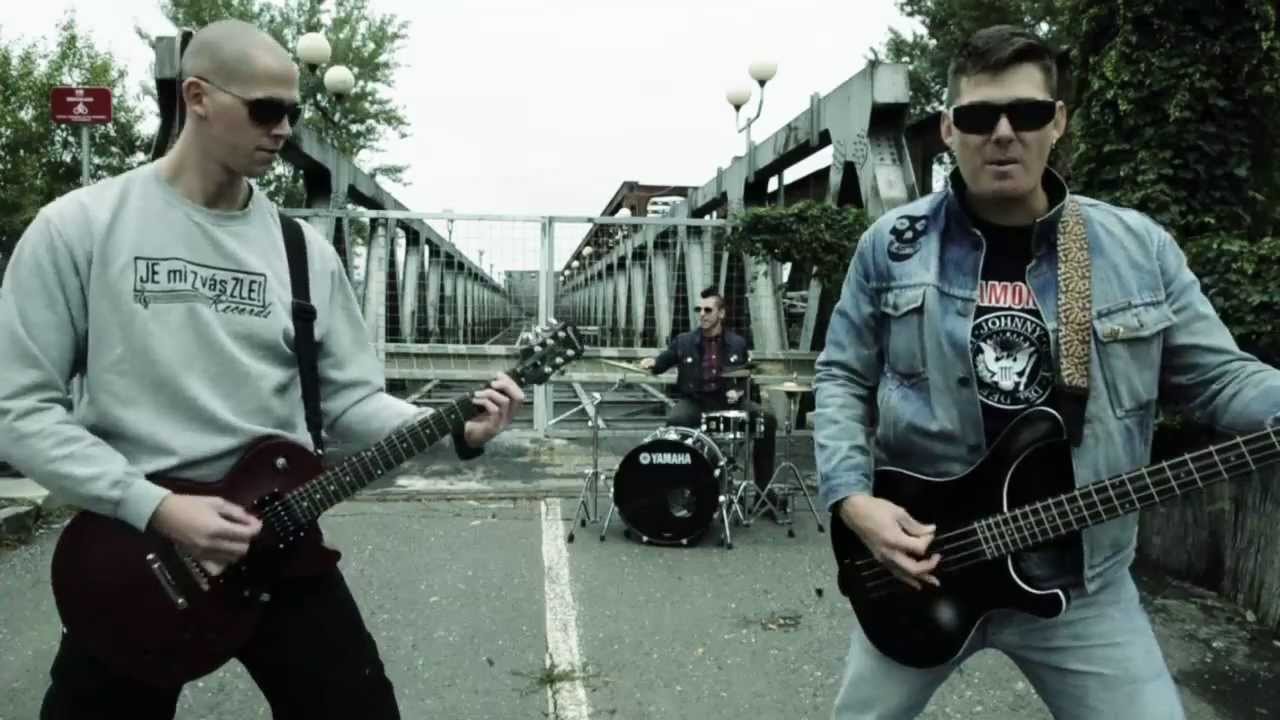 THE AVERZIA - ZBLAZNENA