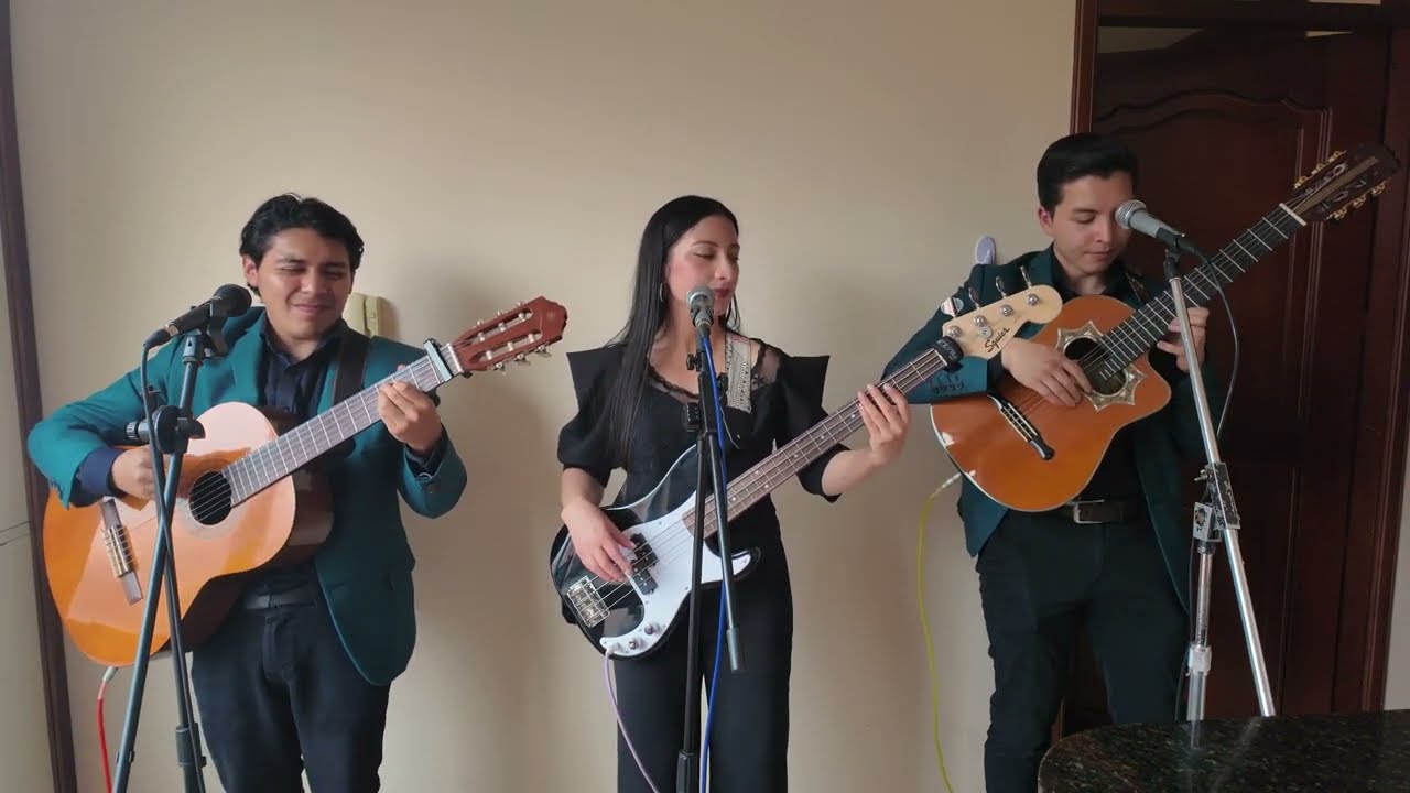 INNOVA TRÍO en vivo