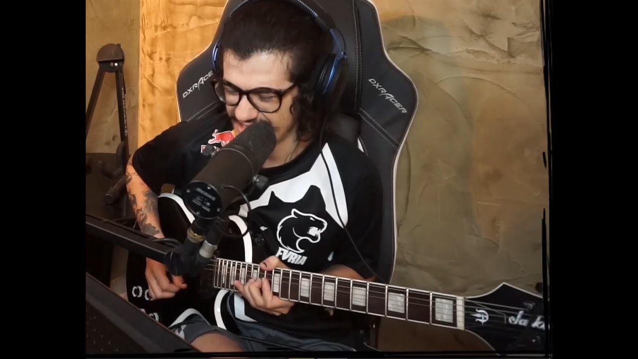 zerao tocando o solo de guitarra brabo!! @ZeRO