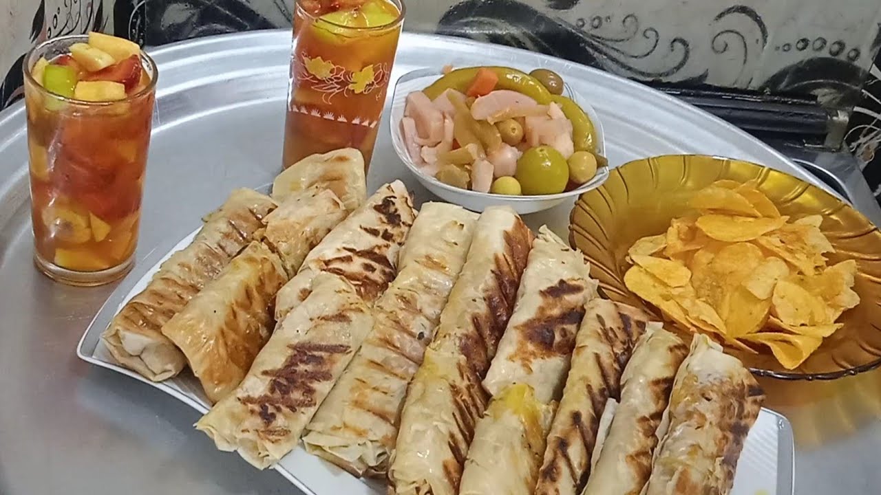 ولا العجن وفرد طريقه عمل احلى سندوتش شورما سوري ممكن تاكليها في حياتك كلها #انتي_احلى_مع_طبخه_ومرقه