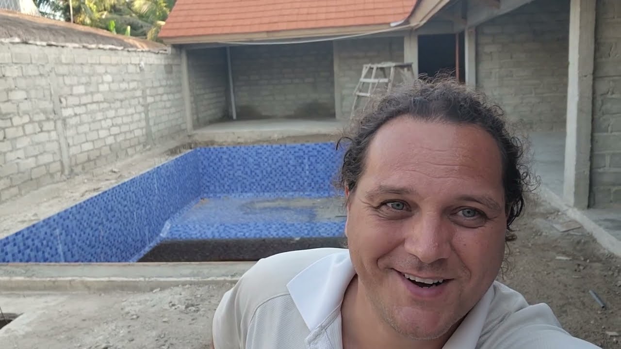 Nagy priv&aacute;t villa &eacute;p&iacute;t&eacute;s k&ouml;zben.