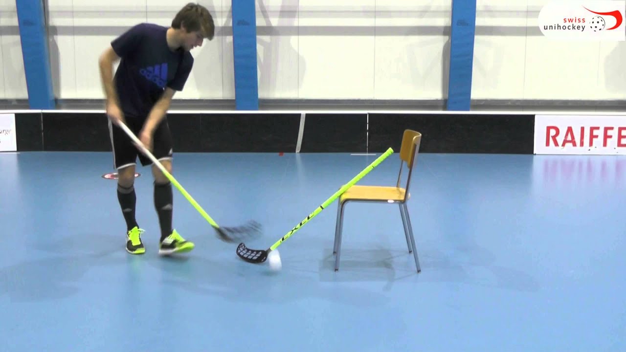 Stickhandling - mit Hindernis
