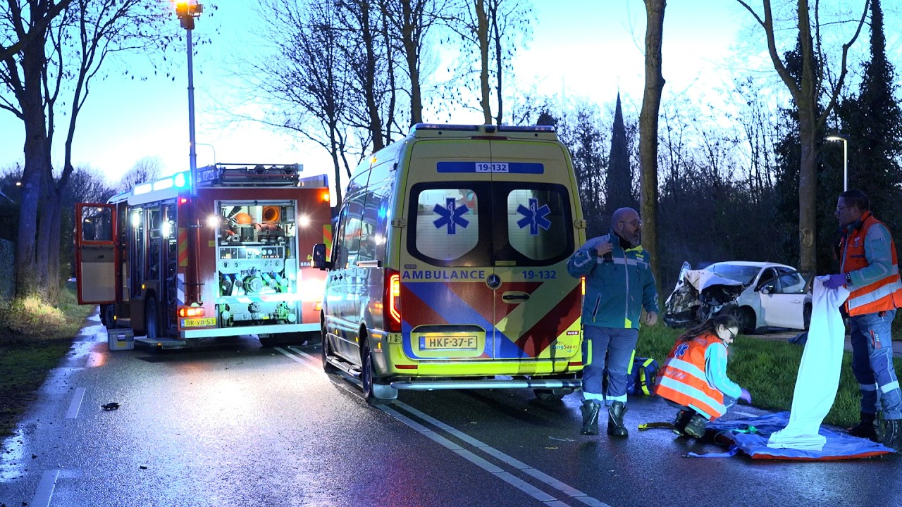 Twee gewonden bij ernstig ongeval op Vogelweg bij Hengstdijk - 112 Nieuws | Omroep ZVL