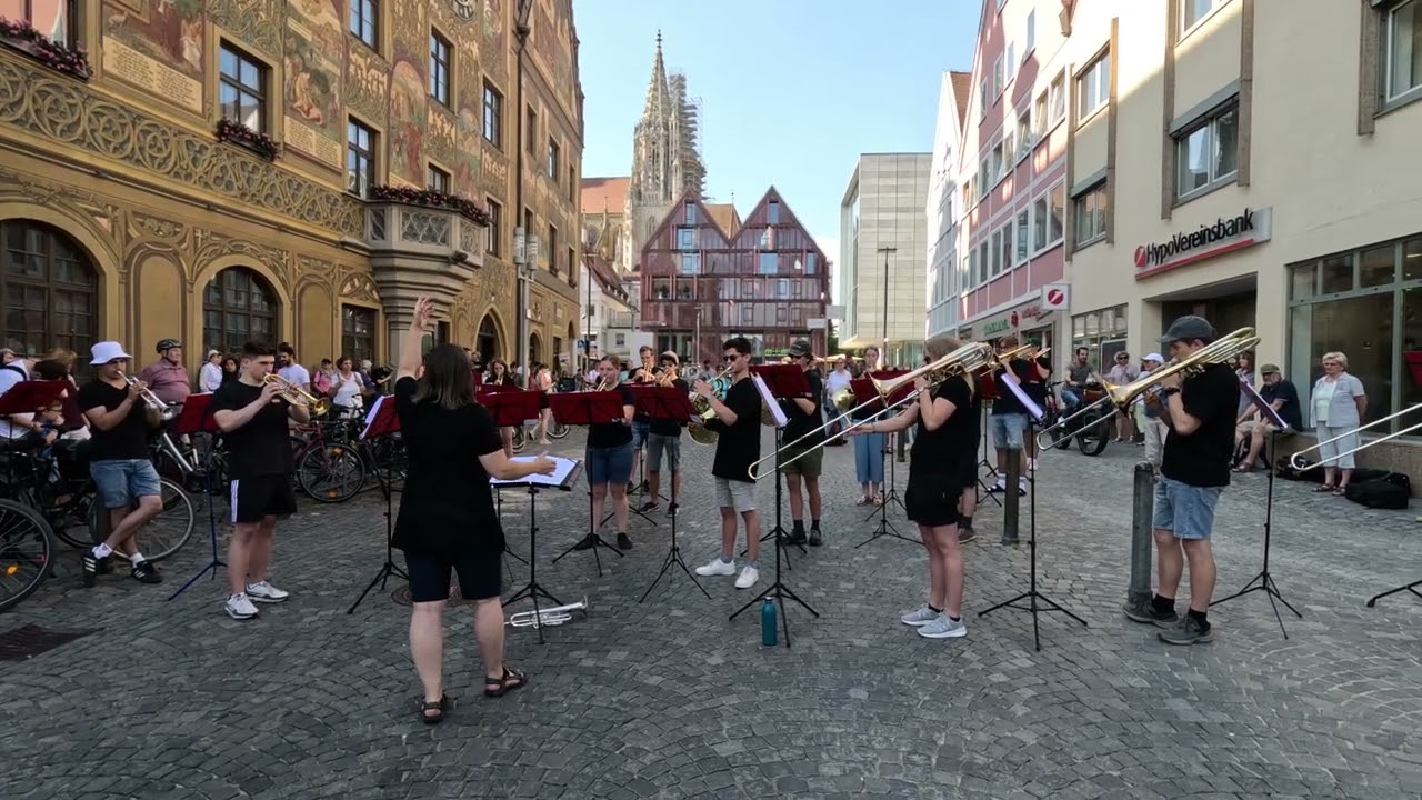 Brassmob LaJuPo: Groovin' March