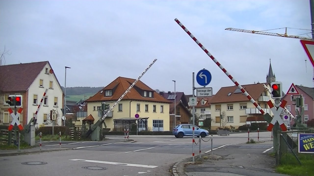 Spoorwegovergang Igersheim (D) // Railroad crossing // Bahnübergang