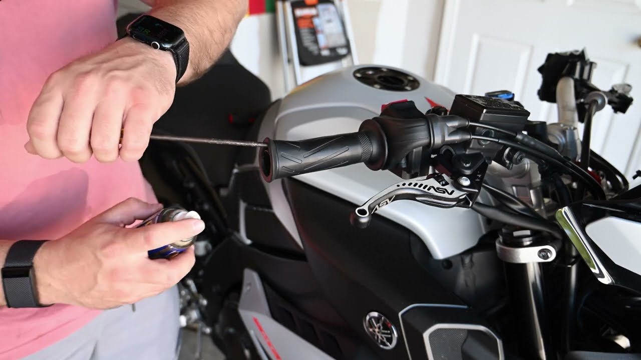 Domino Grip Install II  Yamaha MT-10