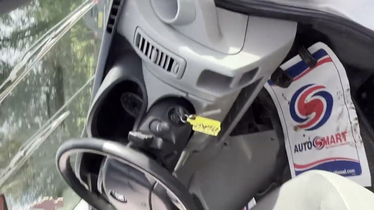 DY60KGE-60 Plate Vauxhall Vivaro Trafic 12 seater minibus 80k miles needs repair No Vat