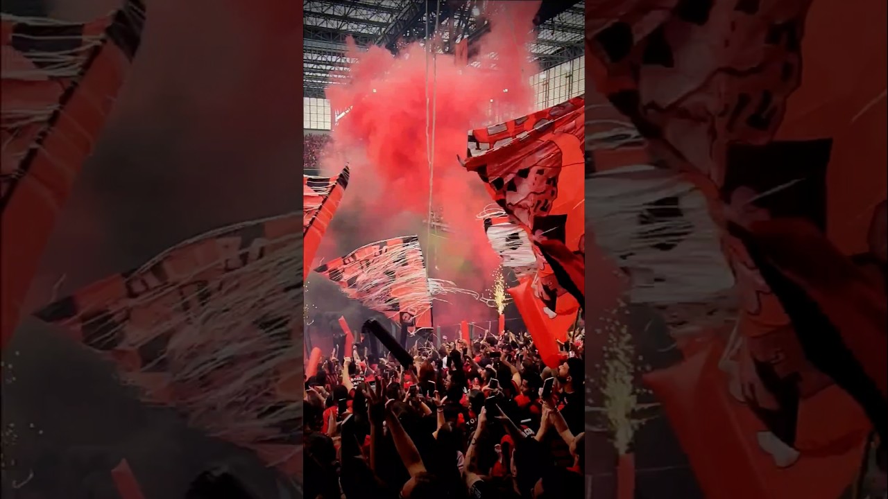 BEM-VINDO AO CALDEIR&Atilde;O: torcida Os Fan&aacute;ticos d&aacute; show - Athletico Paranaense (m&uacute;sica)