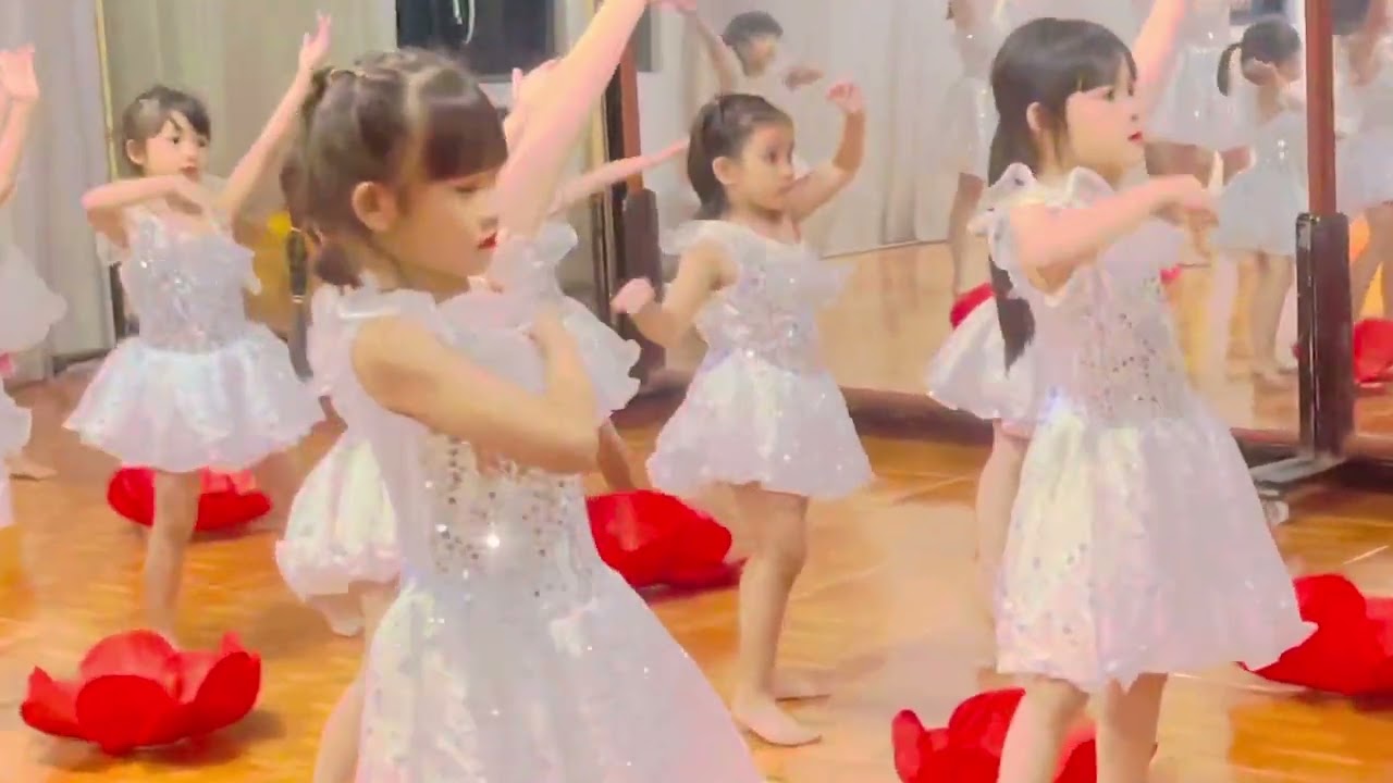 💃🏻Vòng tay ba mẹ - Clb nghệ thuật Lan Anh🧚
