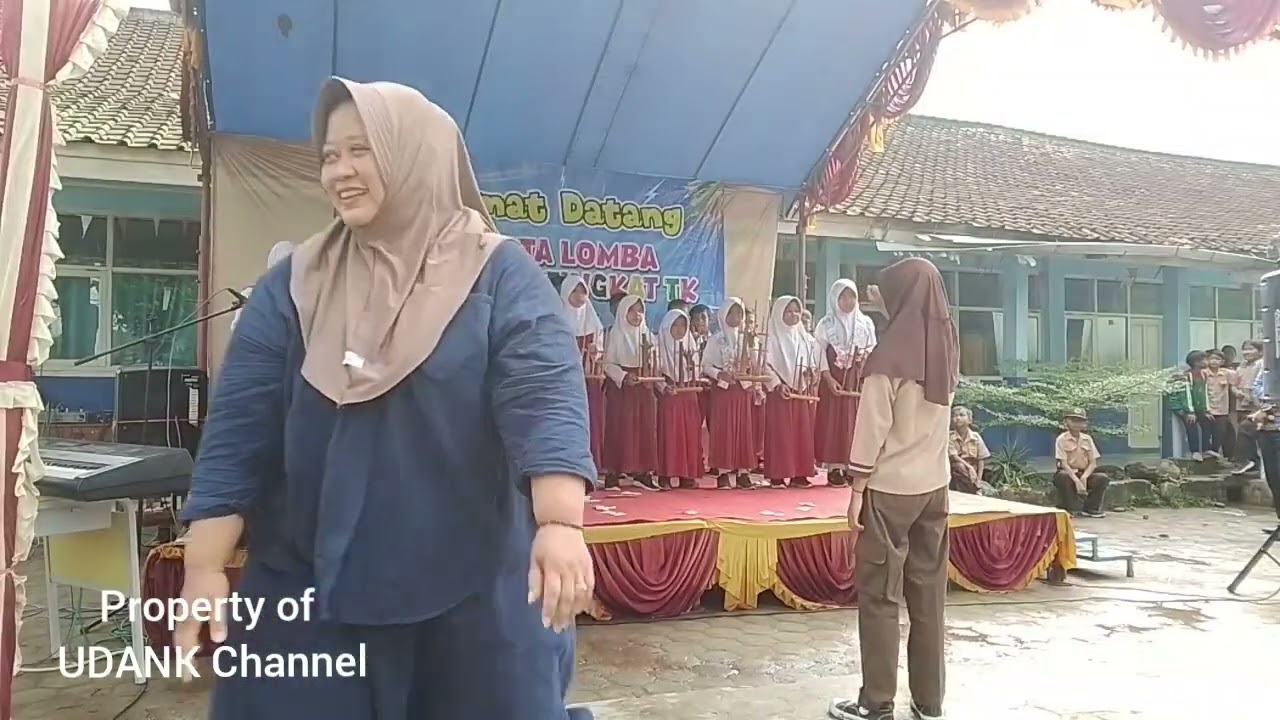 Penampilan Khusus Seni Angklung dan Wayang Golek Neducik