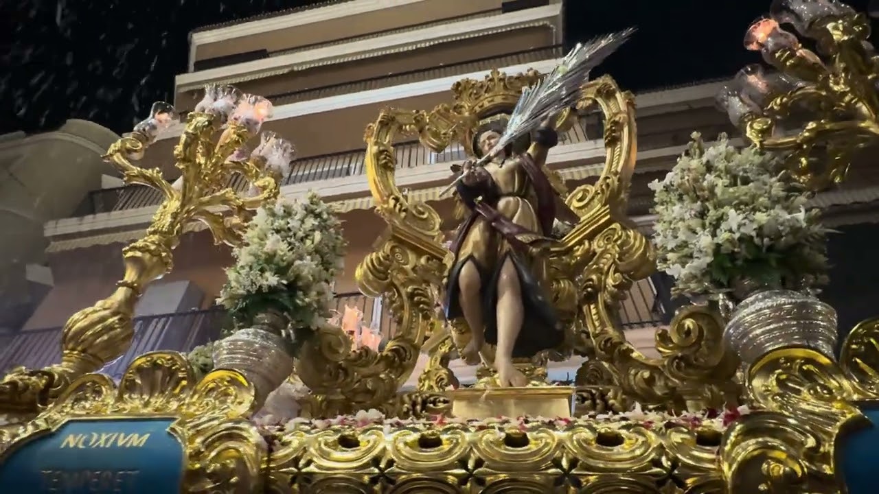 Petalada a María Santísima de la Victoria patrona de Málaga.
