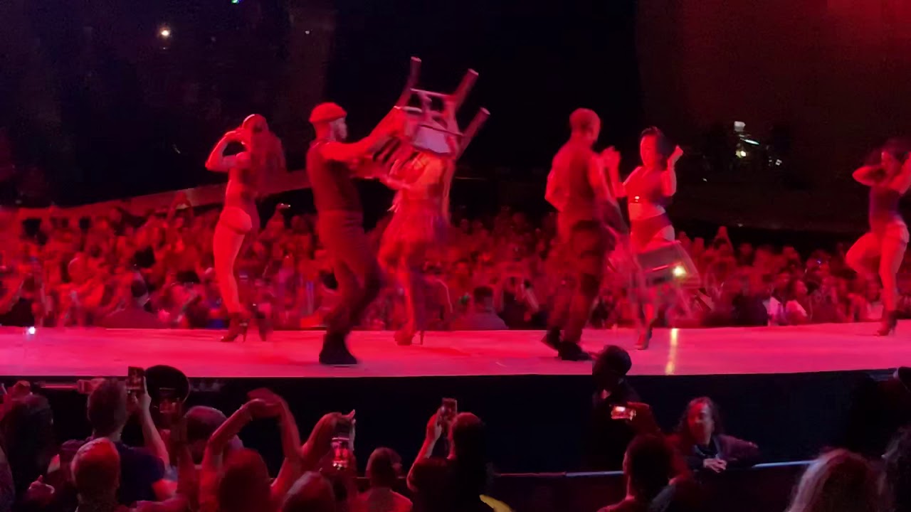 Ariana Grande - break up with your girlfriend, I’m bored (Live San Antonio) (Sweetener World Tour)