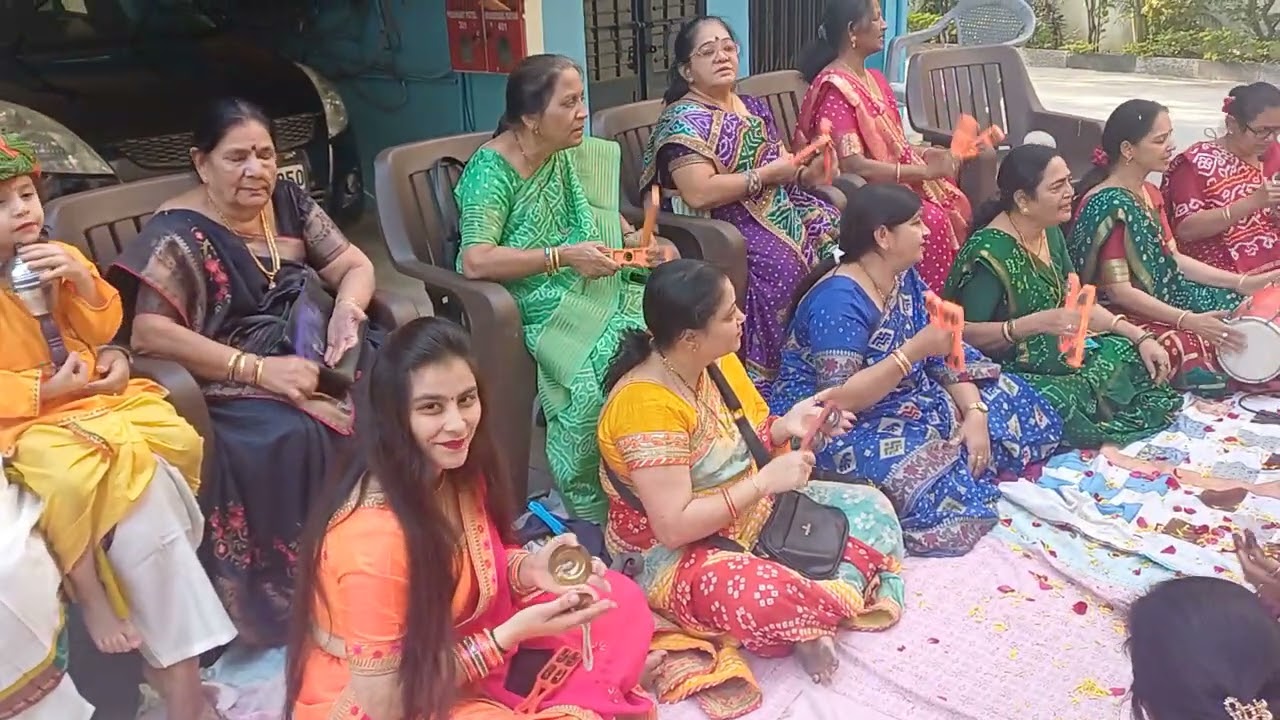 ભજન નીચે લખ્યું છે.હર્ષા પટેલ. કાનાનું સુંદર ભજન સાંભળીને ખુબ આનંદ થશે.શ્રી સખીભજન મંડળ.વડોદરા.