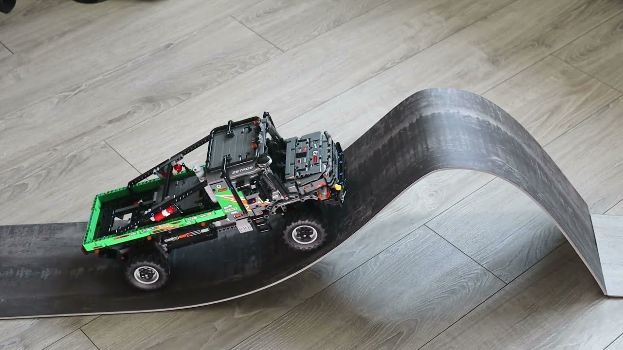 LEGO Technic 42129 4x4 Mercedes-Benz Zetros Trial Truck