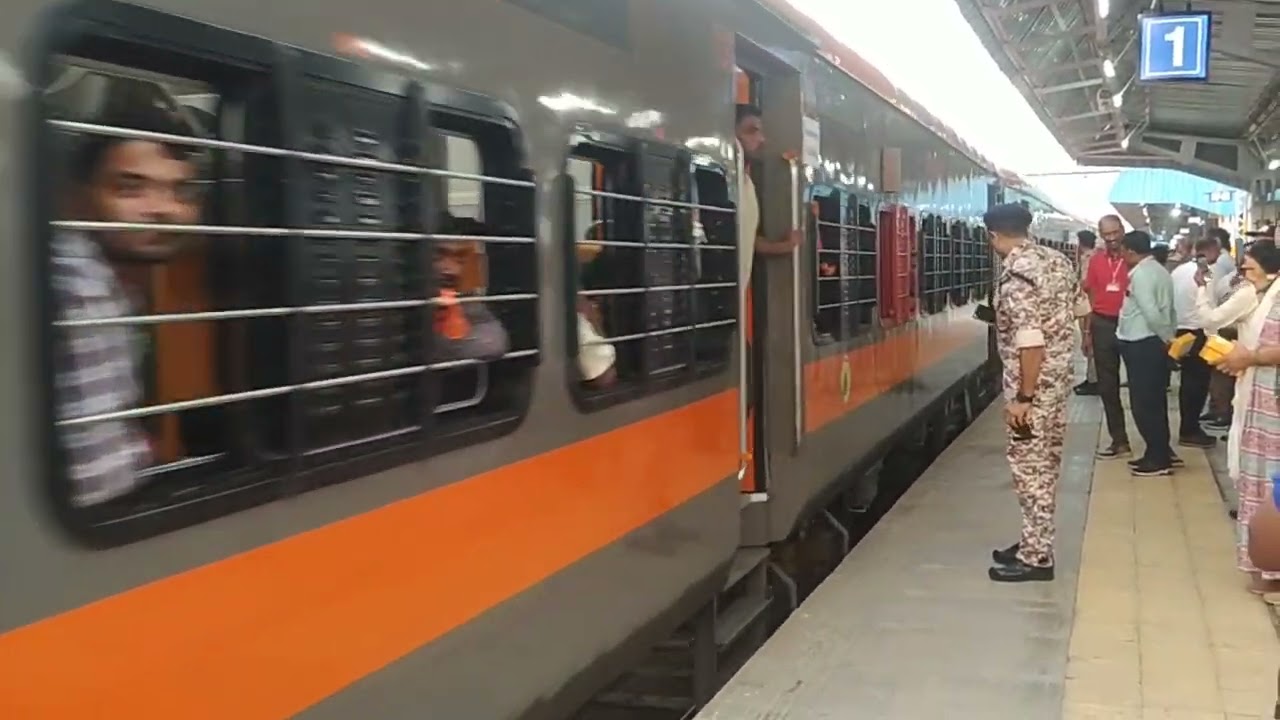 First ingural run of 03261 Rajander nagar new delhi Amrit bharat express departing from subedarganj