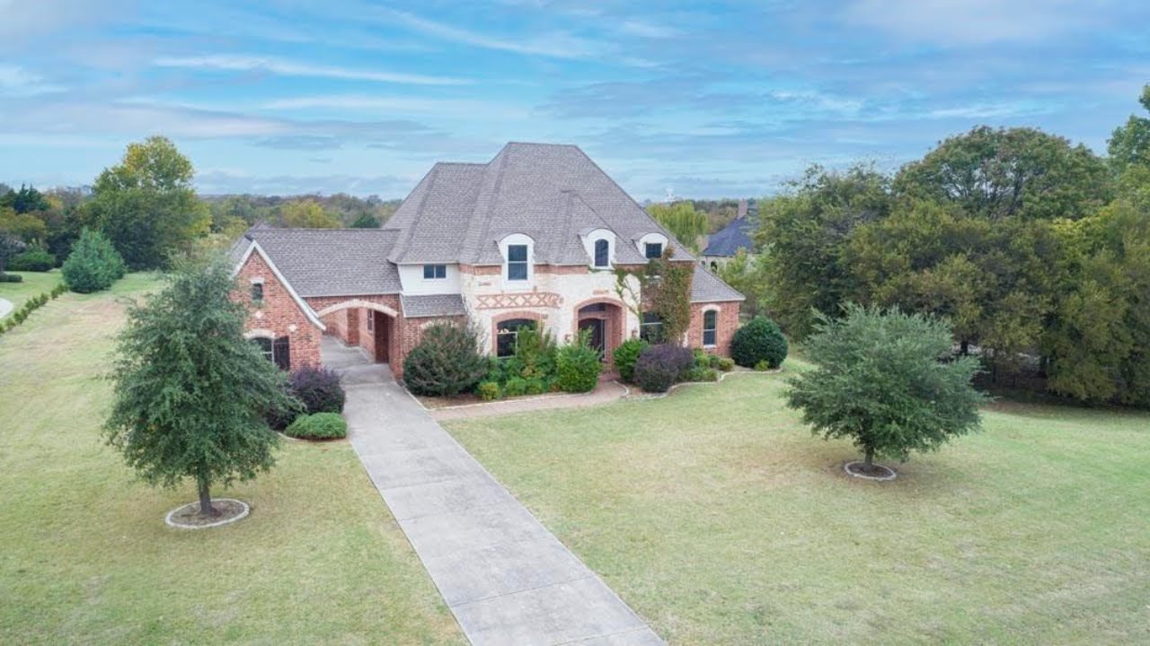 Bank-Owned Property on 1.25-Acre, 4-Bed, 4.5-Bath, 3-Car Porte-Cochere For Sale in NE of Dallas