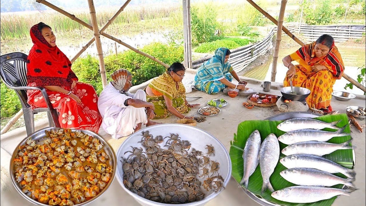 আজ মা গোটা গোটা ইলিশ মাছ রান্না করলো সাথে ছোট কাঁকড়ার দোপেঁয়াজা রেসিপি || ilish fish recipe