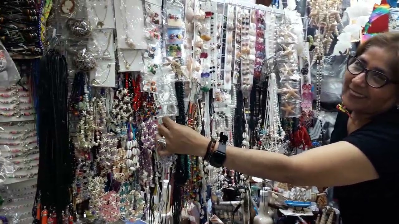 Leo Martz ... Plaza de Artesanias del Puerto de Veracruz .......