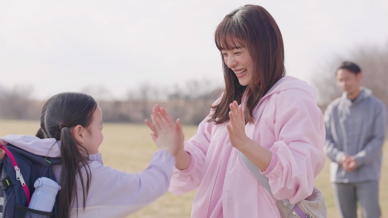 石原さとみ、高速“アルプス一万尺”披露　撮影中も子どもたちとふれあう　「キリン つよいぞ！ムテキッズ」新CM＋メーキング