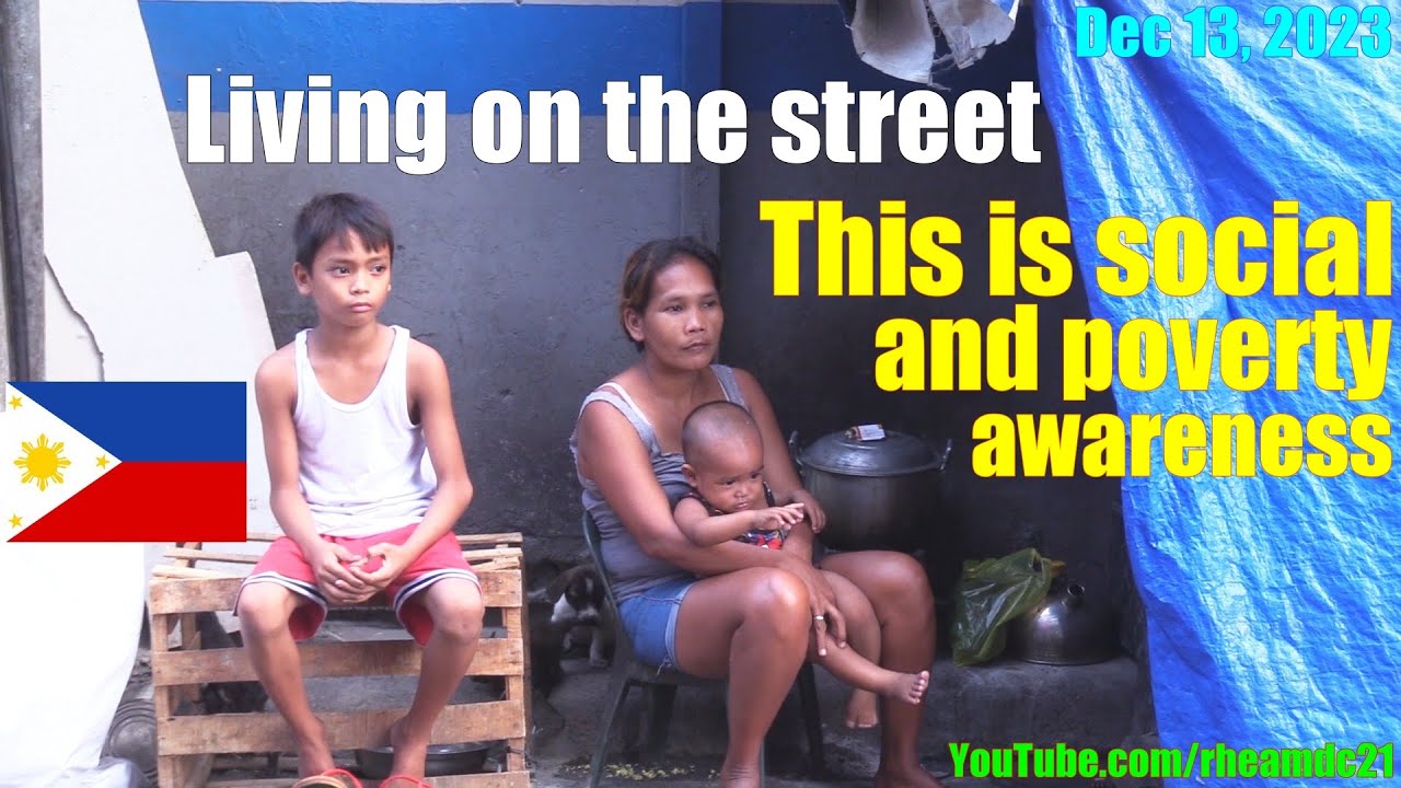 Sleeping on the Street of MANILA without Pillows and Blankets. A Homeless Filipino Family. Pilipinas
