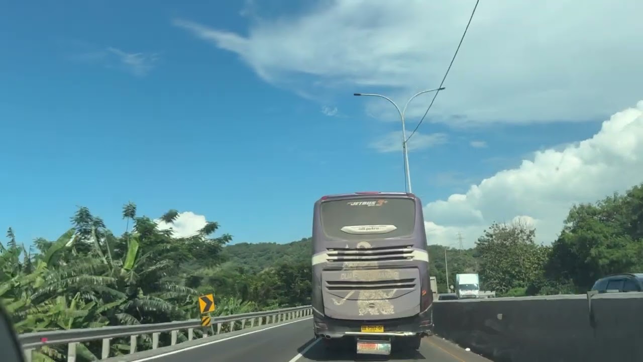 Perjalanan di Tol Merak bersama lagu Back at One by Brian Mcknight 