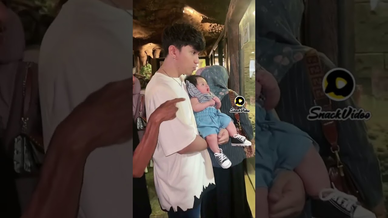Baby vio jalan ke kebun binatang #VIRALL #snackvideo #babygemoy#shorts