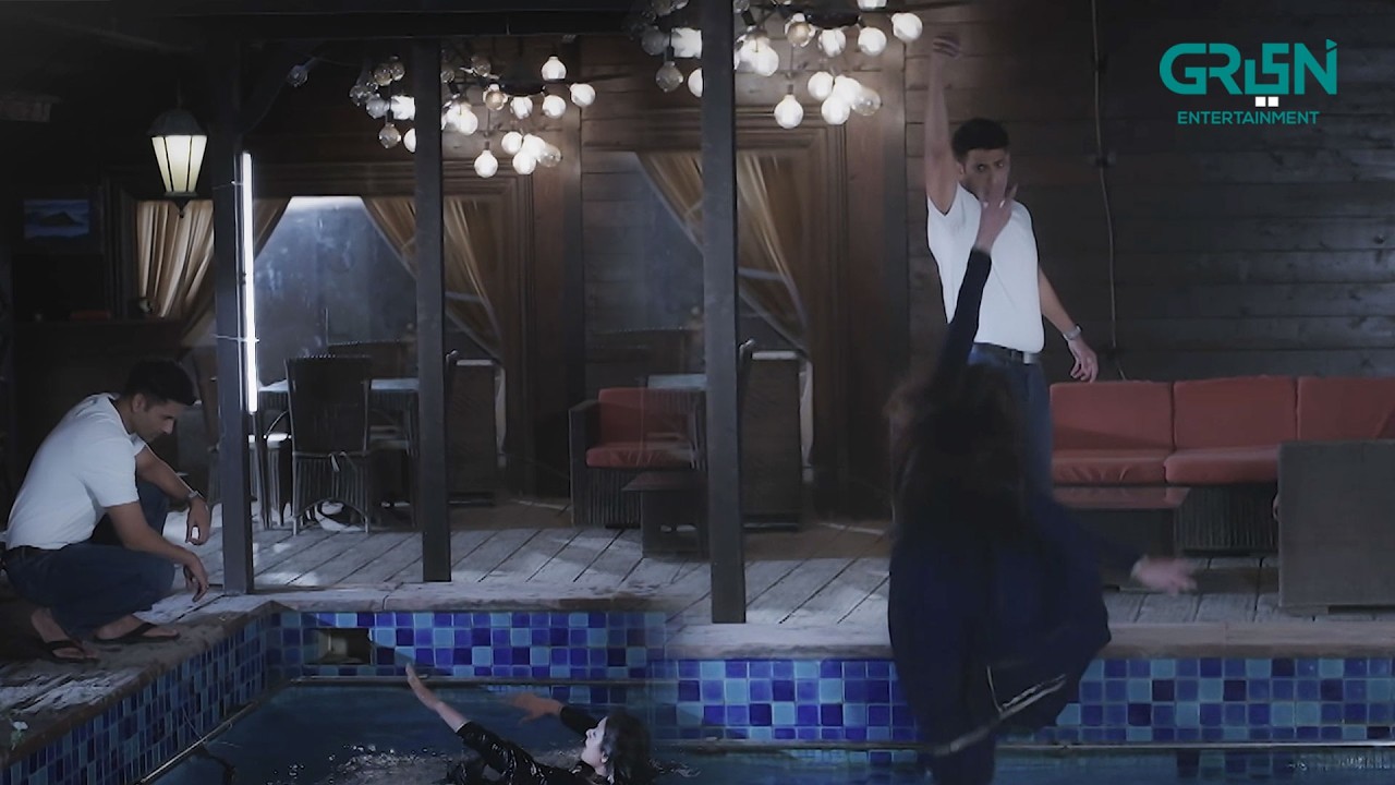 Roshni Ko Swimming Pool Mein Phek Diya #hiramani #mohibmirza #shortvideo #rahguzar