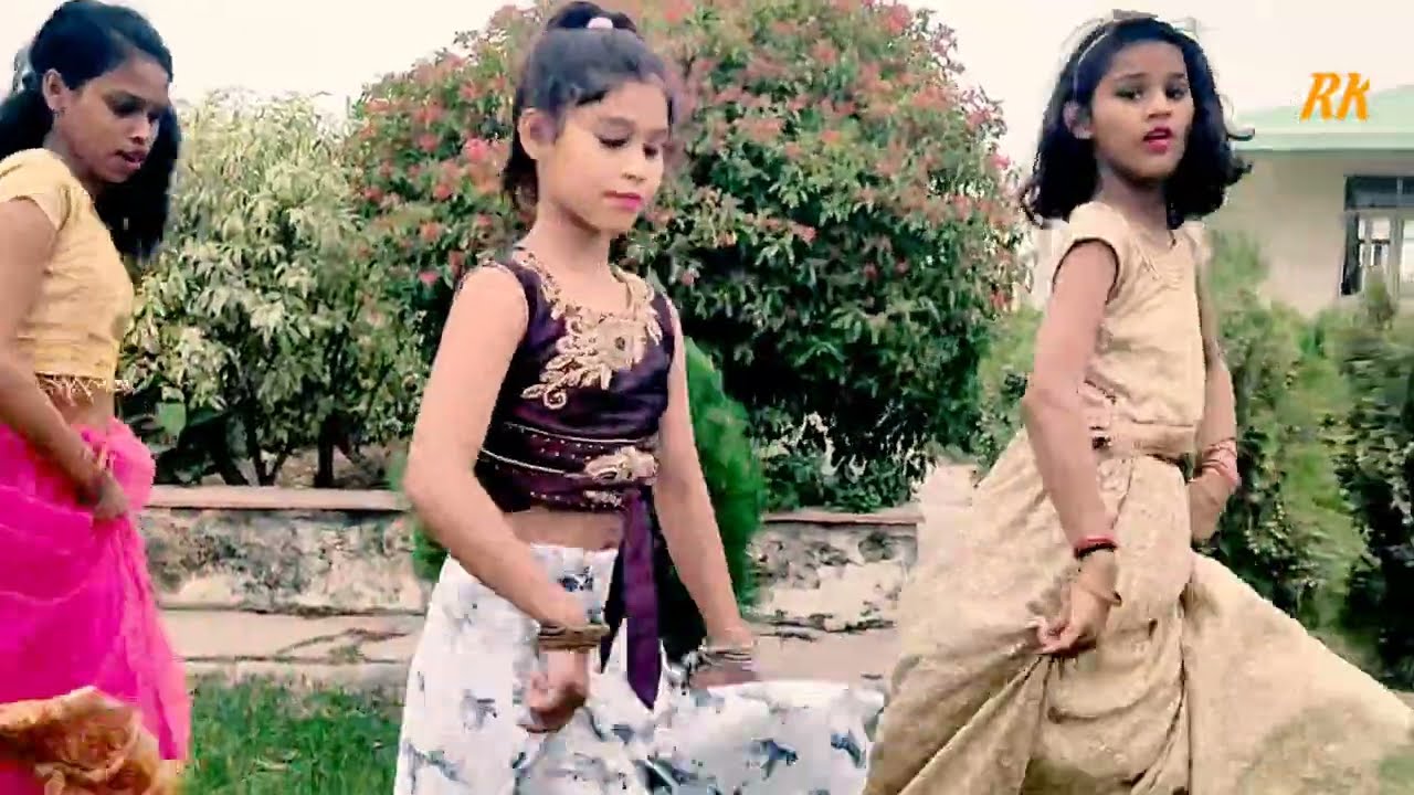 ye hare kanch ki chundiya pehni tere namki dance supar hit dance