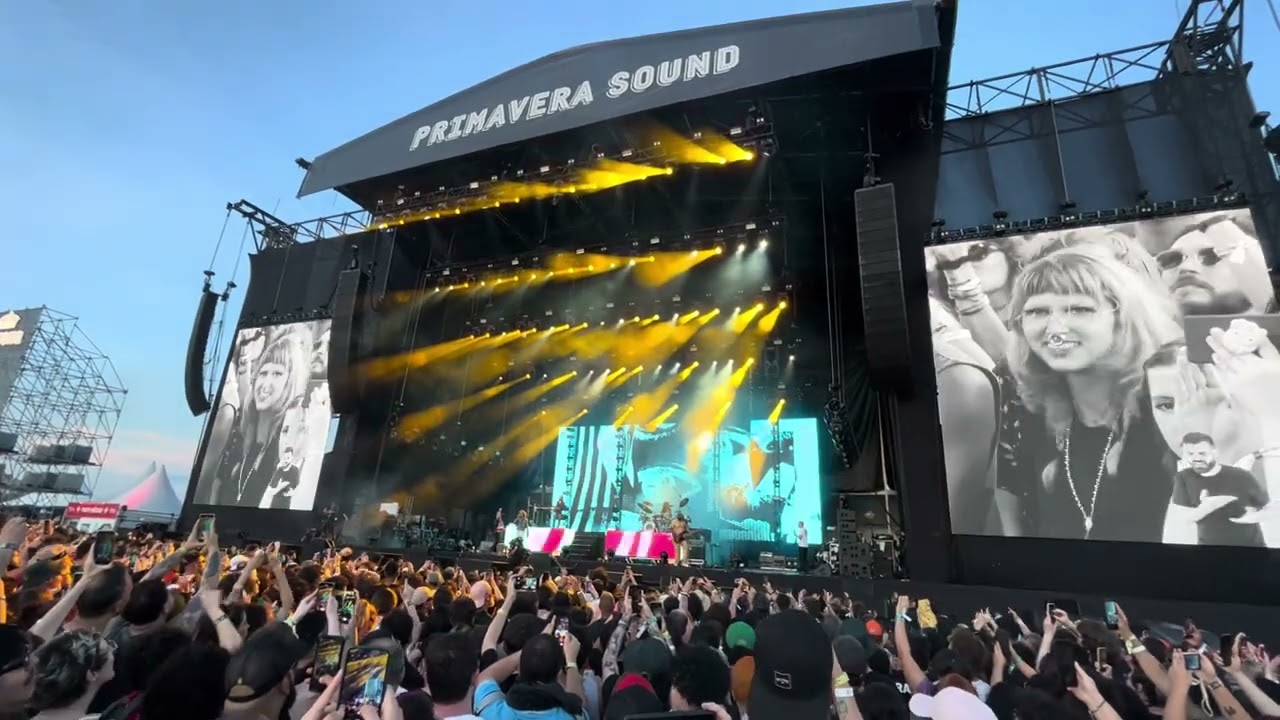 Beck - Loser - live in São Paulo, December 3, 2023 (Primavera Sound)