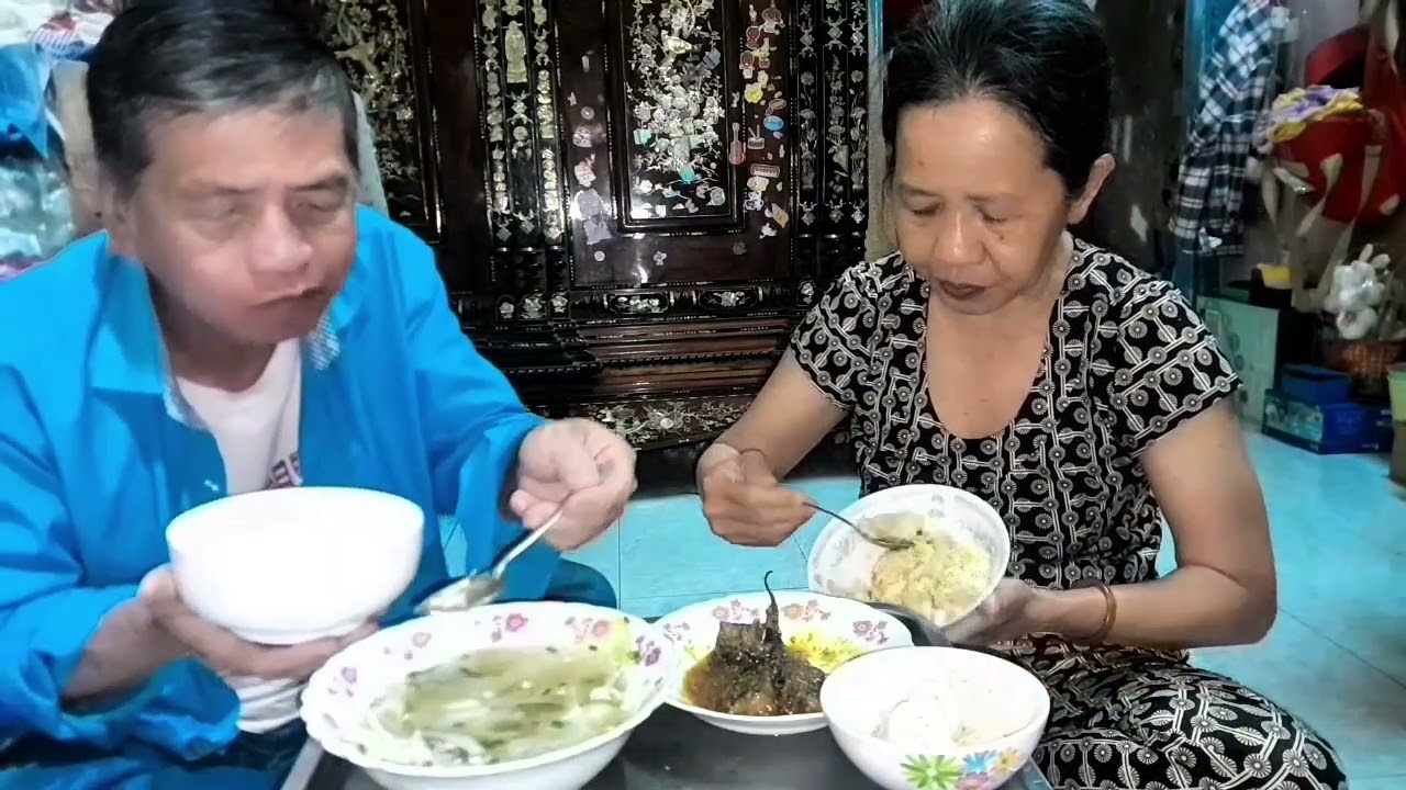 Ẩm thực ba tô. mời các bạn ăn cơm con lươn xào xã 
