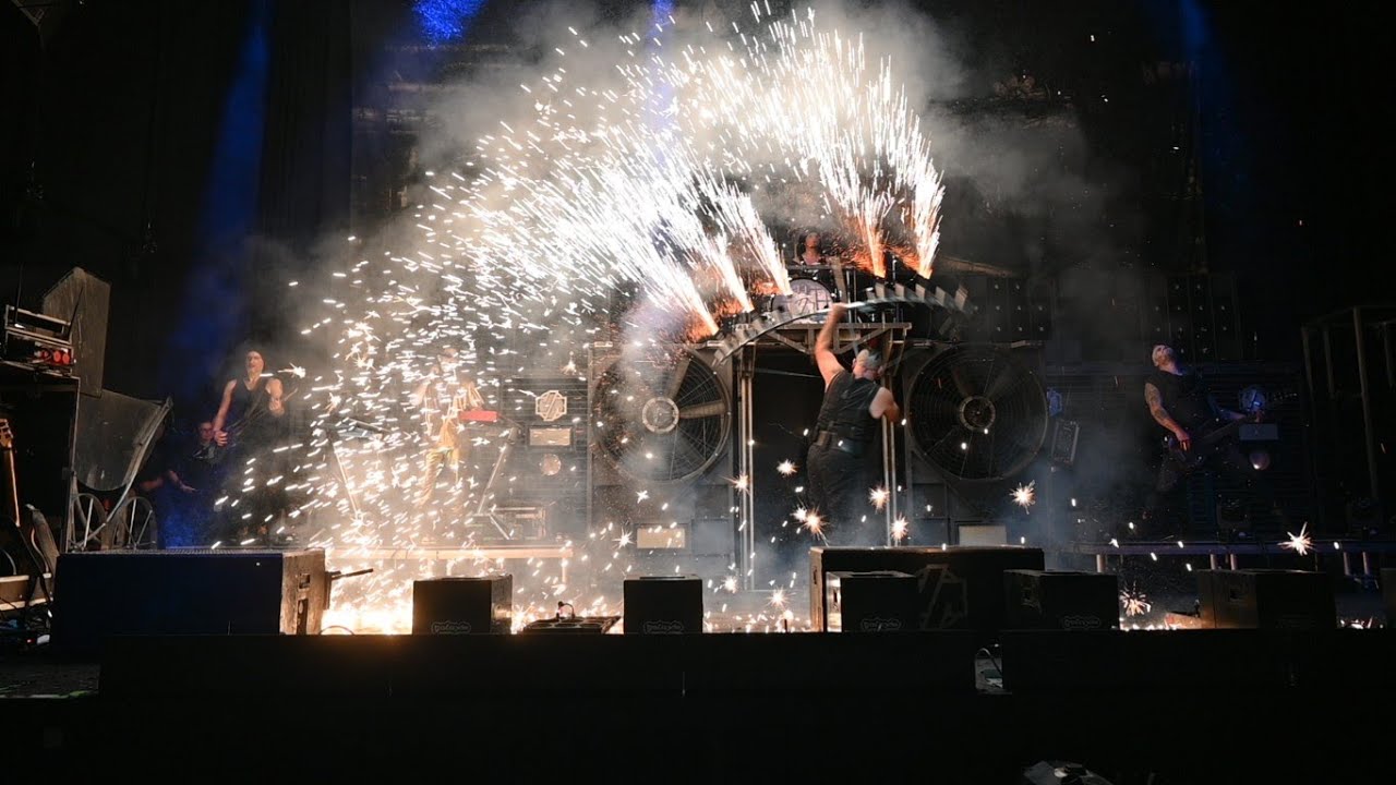 V&ouml;lkerball met Rammstein tribute in Nobel Leiden.  www.leidseglibber.nl
