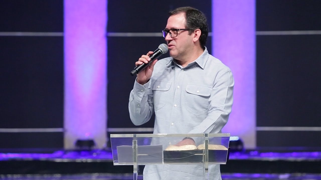 Alguém precisa de misericórdia? ( Salmos 136:1-2 )