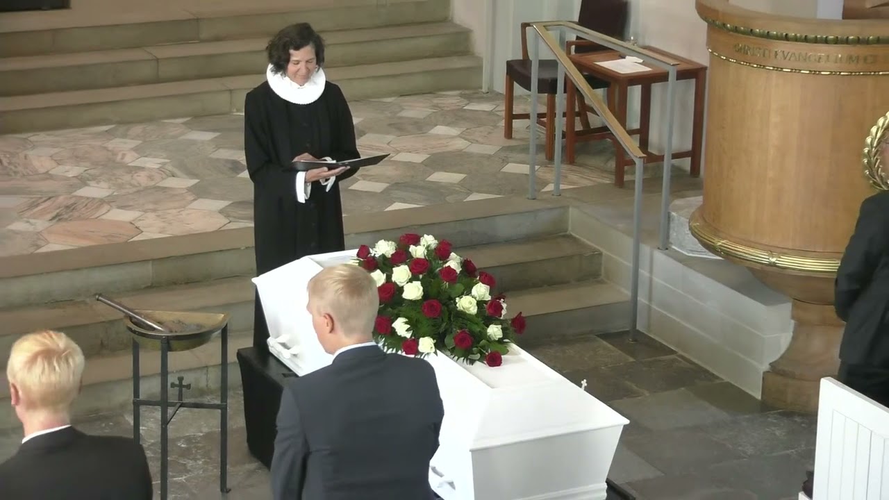 Farmors Bisættelse Grethe Søgaard