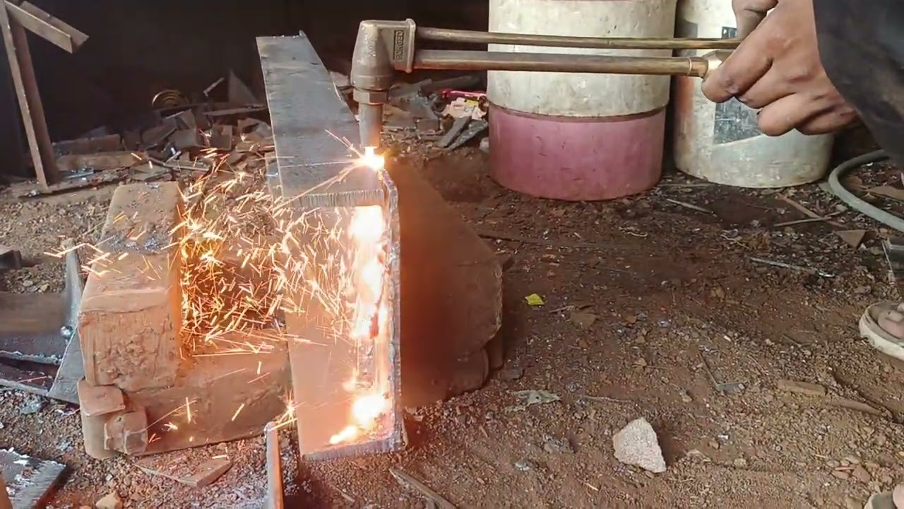 Industrial Gas Cutter Cutting Big Metal Sheets 🔥
