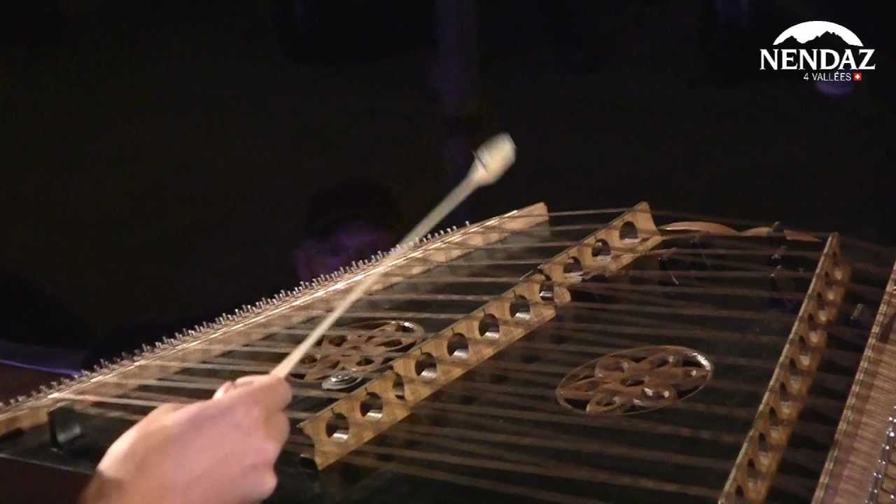 Nicolas Senn et son hackbrett - Festival de Cor des Alpes (Nendaz), 2012