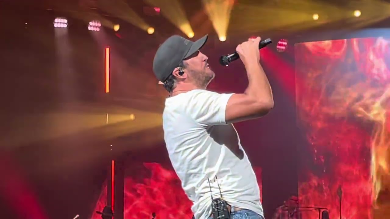 Luke Bryan - Kick The Dust Up (Live) - Xfinity Theatre, Hartford, CT - 8/9/25