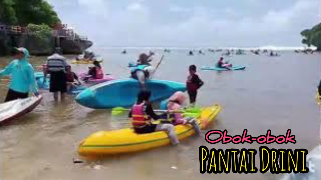 Pantai selalu penuh dan gratis