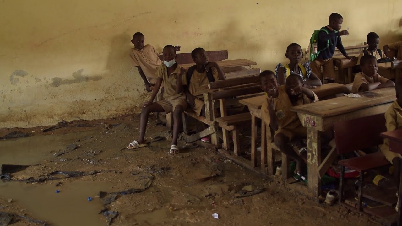 Des écoles primaires publiques d’Attécoube sont en ruine (Carton Rouge)