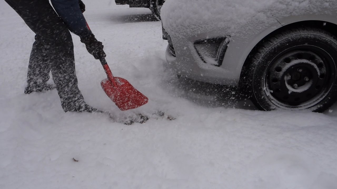 AAA Sport Utilitly Snow Shovel for Car Test & Review - Emergency Shovel