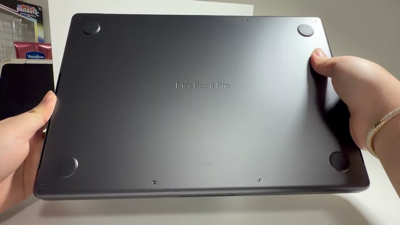 Unbox Macbook Pro M5  mới nhất năm 2025. Liệu có đáng tiềnnnn!!