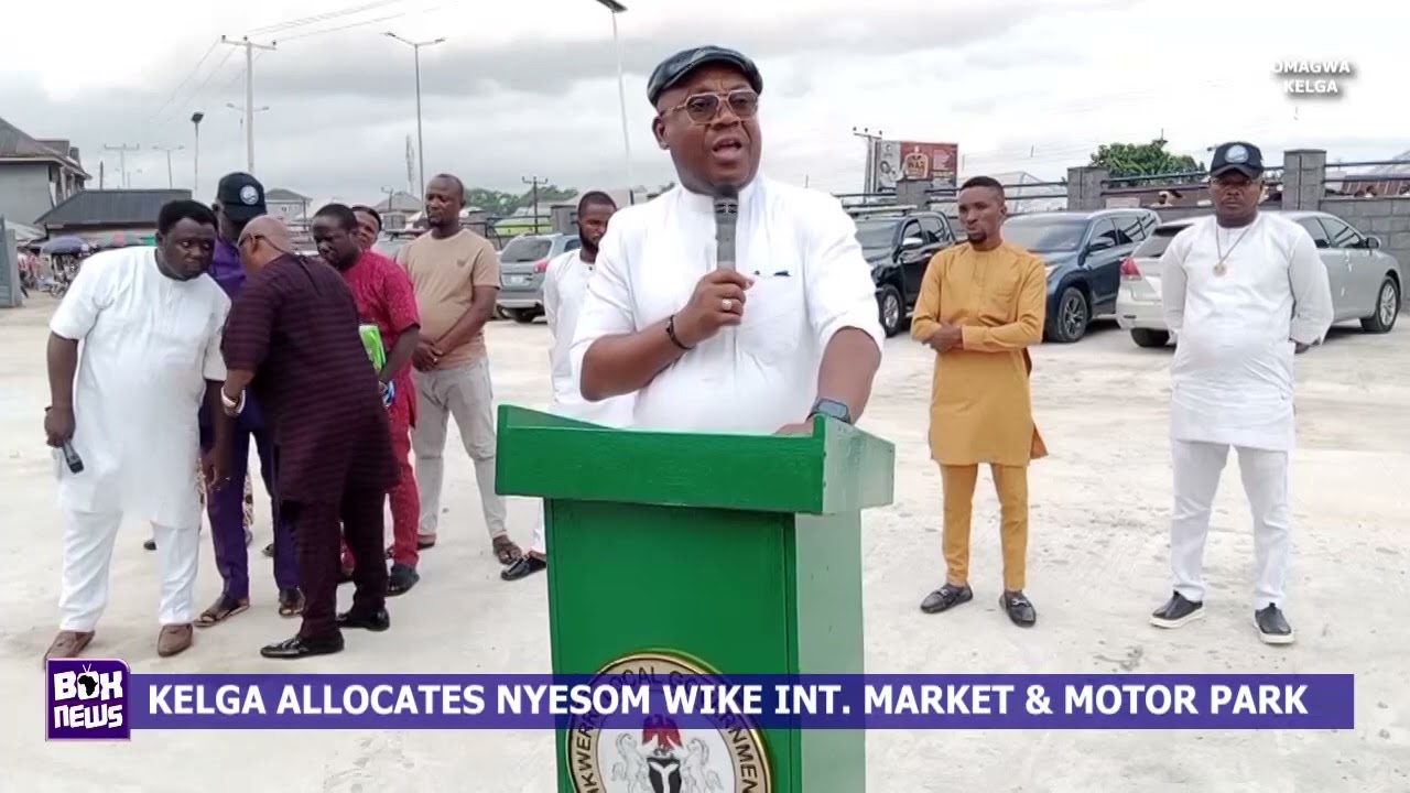 Eze Dr. Samuel Nwanosike allocates shops to traders at Wike Int. Market & Motor Park Omagwa.