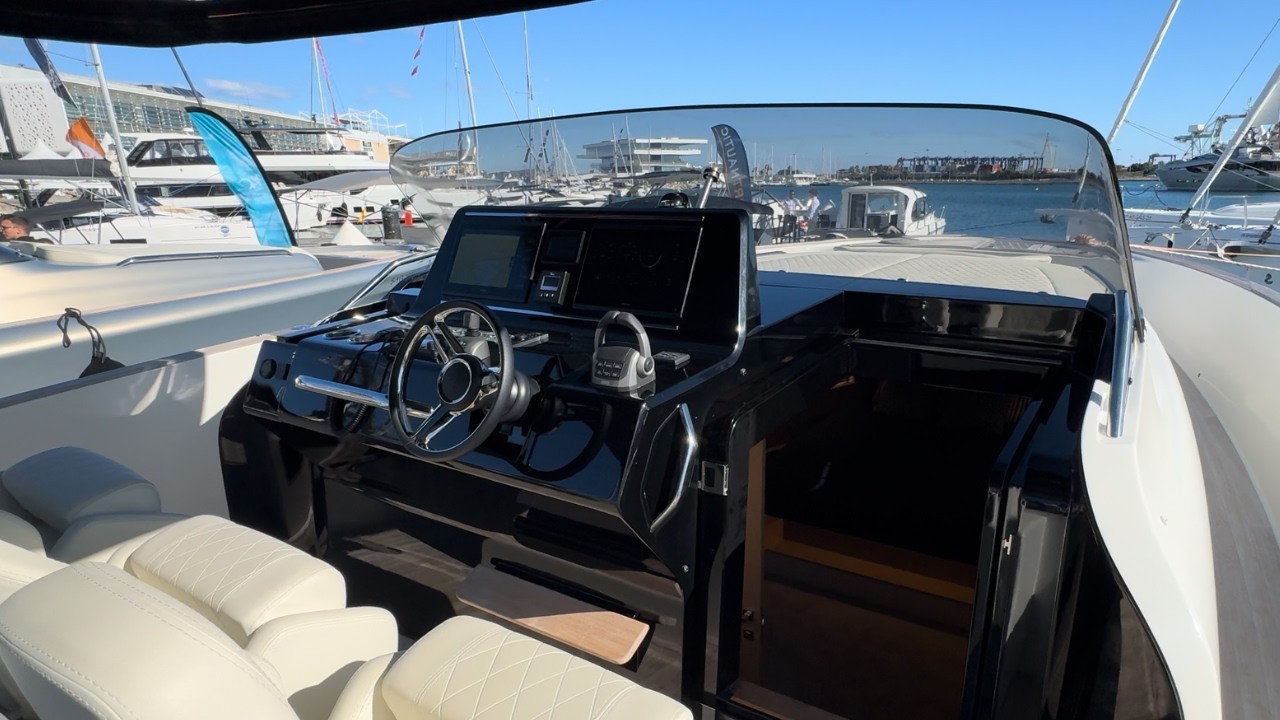 Solaris Power 44 Open | Yacht Walkthrough | Sports Cruiser For Sale | Winslow Yachts