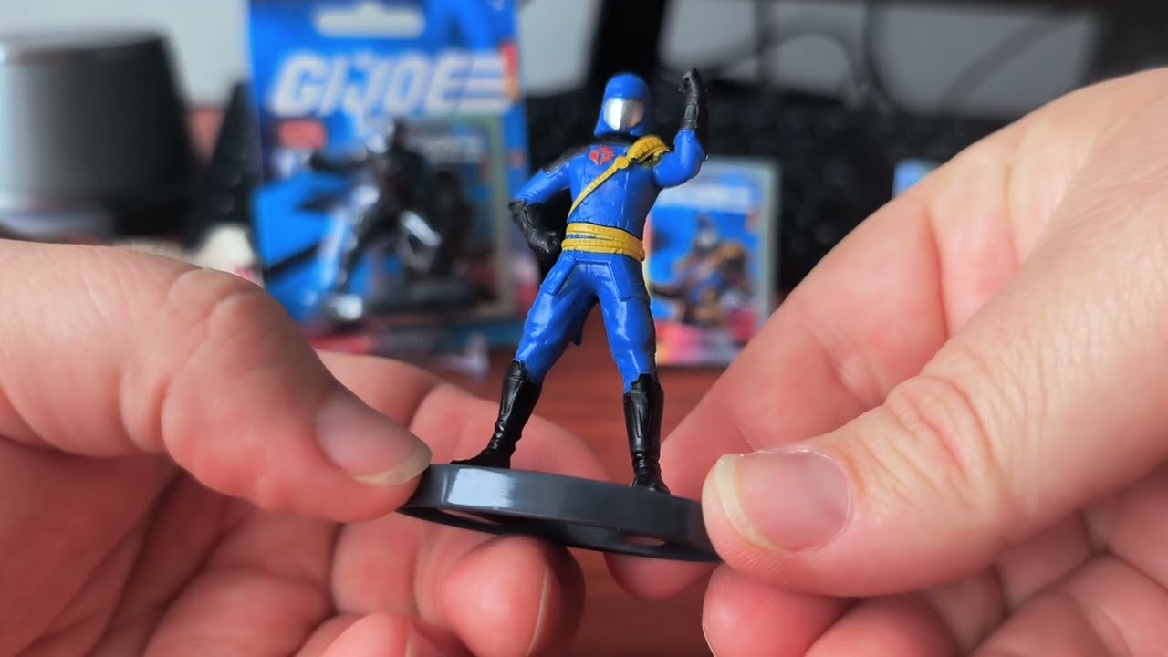 Карточки и игрушки G.I. Joe от Dollar Tree